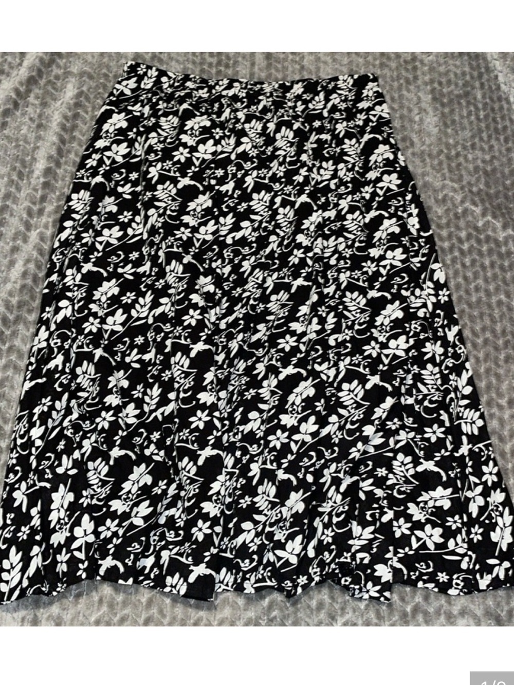 100% Cotton.  Black & White Midi Skirt Lined.  Elastic pull on waist. Size XL.